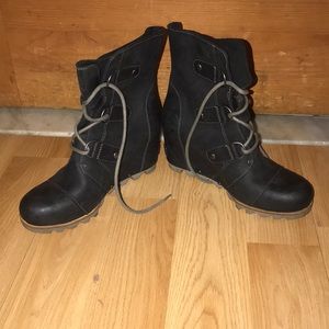 Sorel boots size 7.5 with wedge. GENUINE LEATHER!
